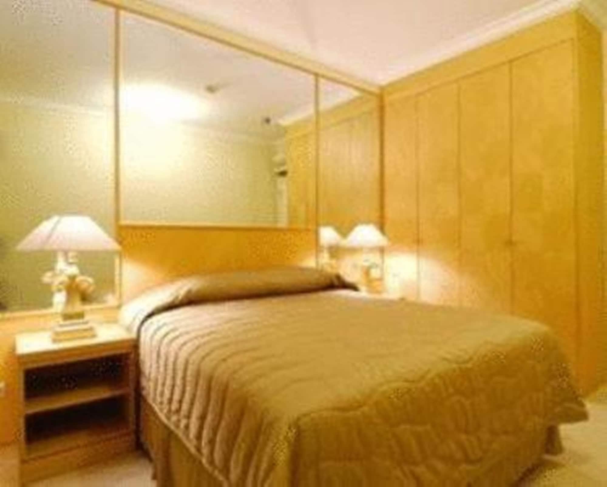 Batavia Hotel & Serviced Apartments Jakarta Extérieur photo