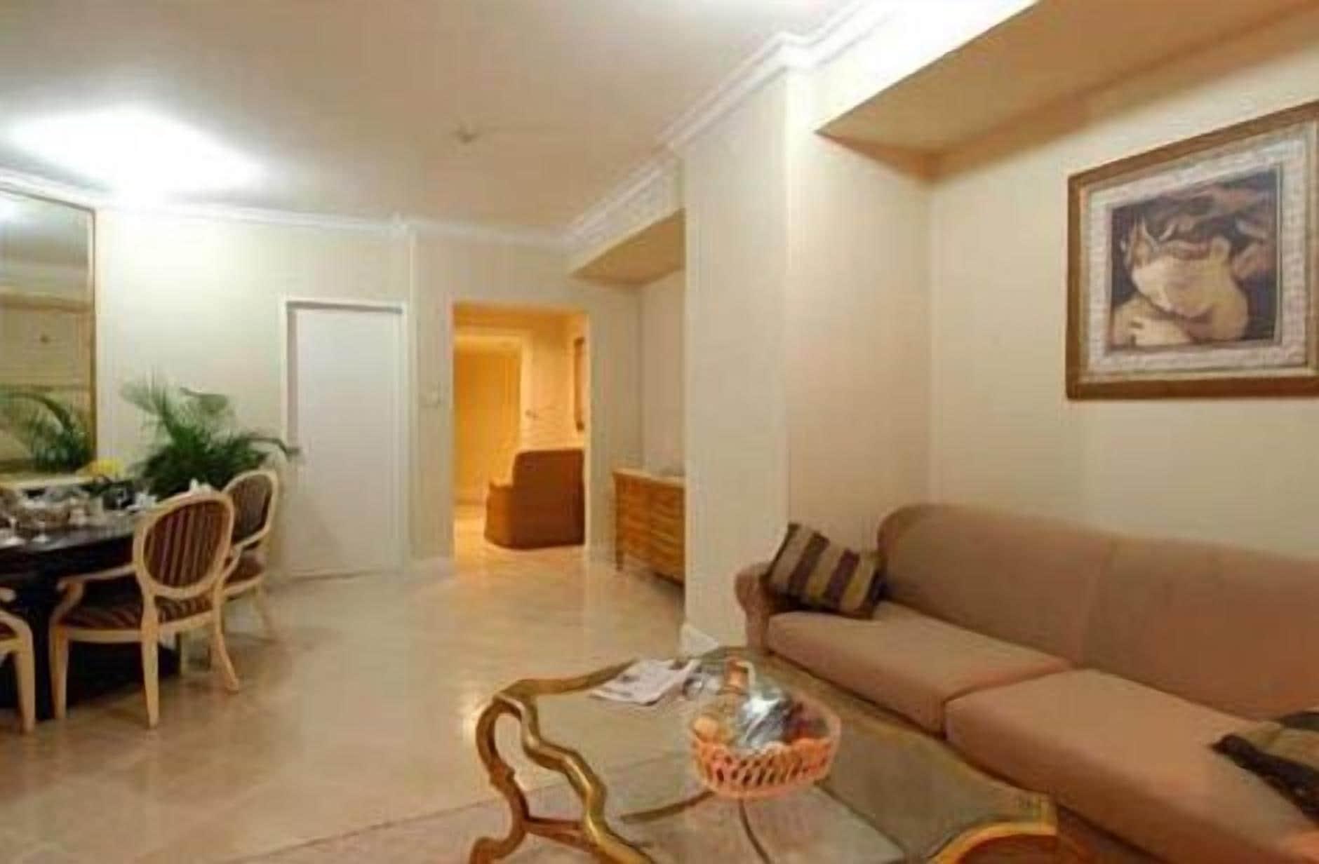 Batavia Hotel & Serviced Apartments Jakarta Extérieur photo
