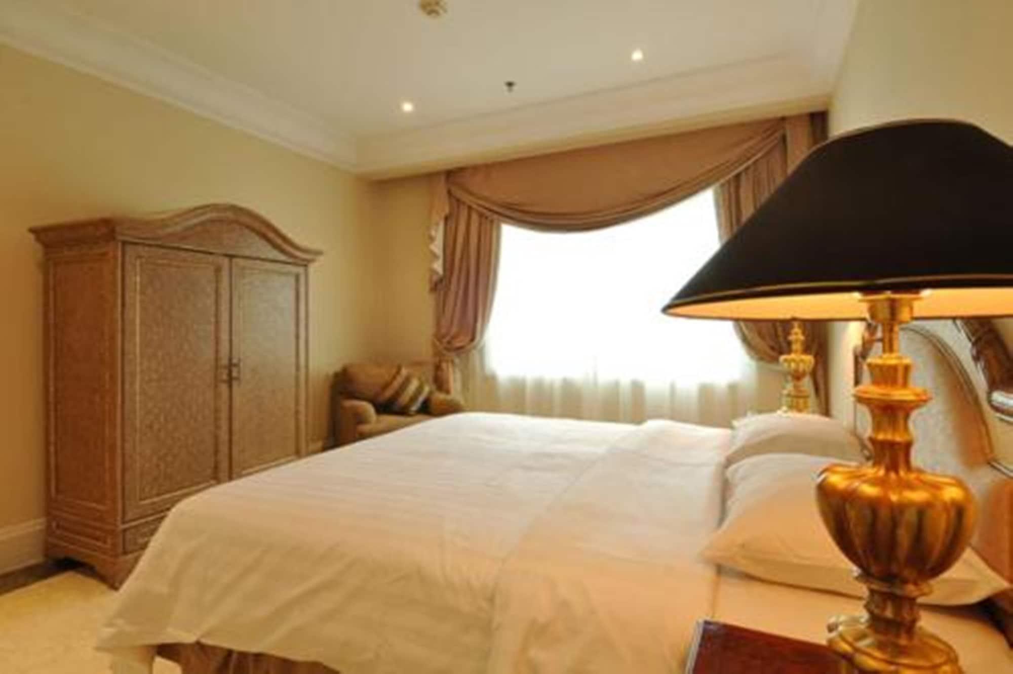Batavia Hotel & Serviced Apartments Jakarta Extérieur photo