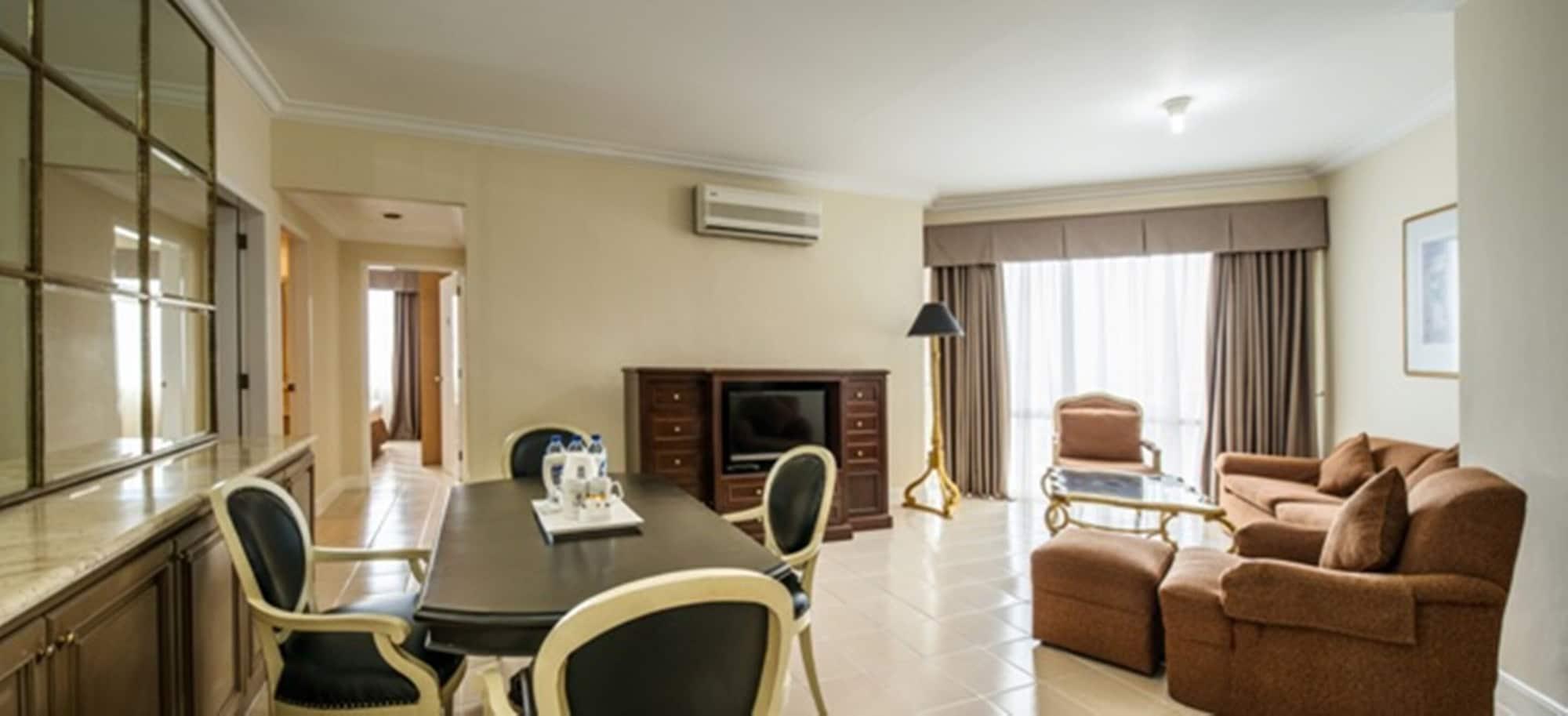 Batavia Hotel & Serviced Apartments Jakarta Extérieur photo