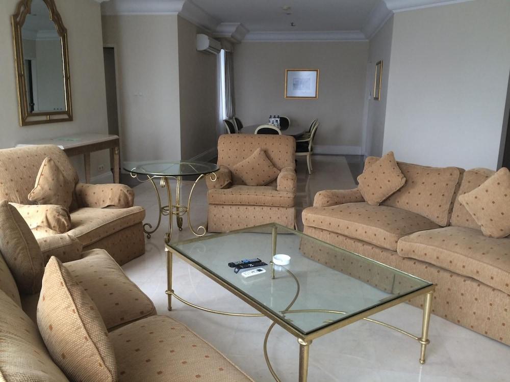 Batavia Hotel & Serviced Apartments Jakarta Extérieur photo