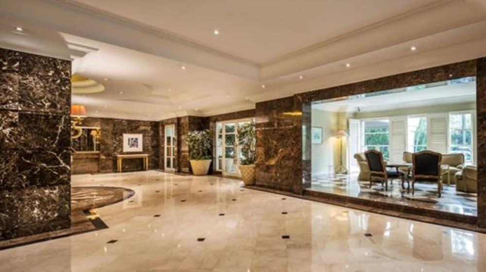 Batavia Hotel & Serviced Apartments Jakarta Extérieur photo