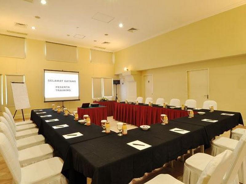 Batavia Hotel & Serviced Apartments Jakarta Extérieur photo