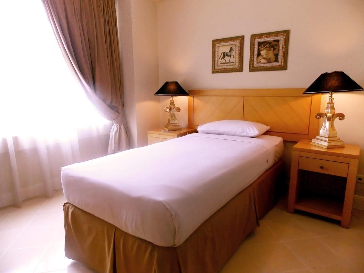 Batavia Hotel & Serviced Apartments Jakarta Extérieur photo