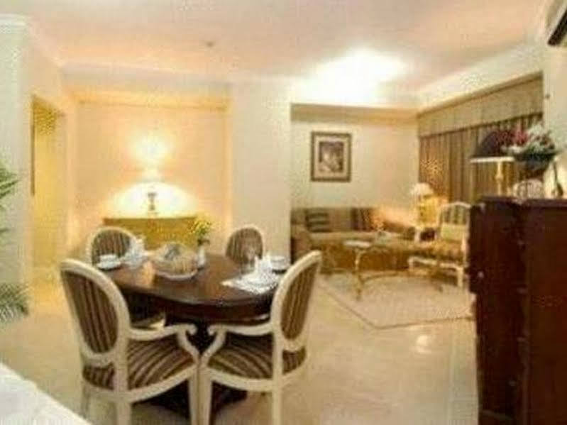Batavia Hotel & Serviced Apartments Jakarta Extérieur photo